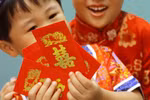 Giúp con giữ... tiền mừng tuổi