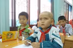 Bệnh tật không ngăn nổi bước chân các em thơ tới lớp