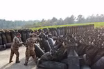 Xem Không quân Trung Quốc xử lý bom mìn thối