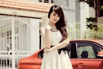 Hot girl 9x Hà Kim khoe dáng trẻ trung bến xe sang BMW