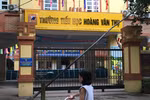 Trường Hoàng Văn Thụ bán sách kiểu "bia kèm lạc", giá cao ngất 