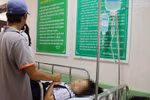 Hàng chục học sinh nhập viện sau tiệc sinh nhật tại lớp