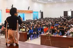 “Nick Vujicic Việt Nam” lan toả nghị lực đến với HS trường THPT Đinh Tiên Hoàng