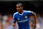M.U bất ngờ 'yêu' Ashley Cole