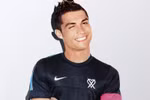 Ronaldo 'kute' diện thử đồ mới
