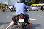 Chùm ảnh: Kinh hoàng sát Tết lợn "trần" xuống phố