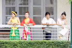 Môn thi năng khiếu: Thí sinh mặc áo dài, tứ thân thi hát, kể chuyện