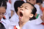 Chùm ảnh: Ngày khai giảng, học sinh mệt mỏi và... ngáp ngủ.