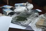 Thu giữ 6 bánh heroin và 0,5 kg ma túy