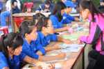 Thí sinh, phụ huynh trực chờ rút – nộp hồ sơ để đổi lấy may mắn