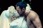 Hot 1/2: Lady Gaga khiến người yêu "tẽn tò"