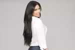 Chị em Kim Kardashian bất ngờ quần bò áo trắng