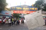 Trường Tiểu học Trung Hòa bán sách cho phụ huynh "bia một, lạc mười"