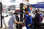 Giá xăng dầu đồng loạt giảm 
