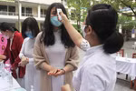  Học sinh 12 đi học trở lại, giáo viên, Hiệu trưởng thấp thỏm lo