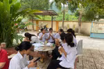 Bữa sáng miễn phí tiếp sức mùa thi ở trường THPT Đakrông