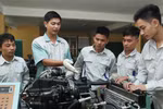 Nhiều HS có nhu cầu xuất khẩu lao động, du học khiến trường ĐH gặp khó
