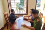 Khởi tố phụ huynh cầm dao bắt hiệu trưởng quỳ, nhà trường cũng nhận một phần lỗi