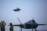 Máy bay chiến đấu F-35B có thể cất cánh trên tàu tấn công đổ bộ USS America