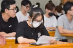 Phải chăng chuyển "trường đại học" lên "đại học" chỉ để tăng thêm nguồn thu?