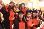 Khoảnh khắc hạnh phúc ở lễ nhận bằng tốt nghiệp SV ĐH Kinh doanh và Công nghệ HN