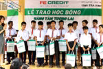 122 suất học bổng được trao cho học sinh nghèo vượt khó