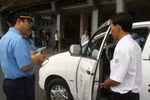 PTT Nguyễn Thiện Nhân yêu cầu nghiên cứu gắn chip với taxi tại sân bay