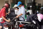Xăng tiếp tục giảm giá 408 đồng/lít từ 7 giờ tối nay