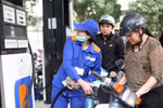 16h30 hôm nay, xăng tiếp tục giảm giá 301 đồng/lít