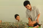 Nỗi niềm chàng sinh viên nghỉ học nuôi mẹ tâm thần