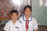 Cha mẹ qua đời, hai chị em thường xuyên nhịn đói đến trường