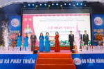 Trường CĐ Thương mại và Du lịch Hà Nội đón nhận Huân chương Lao động Hạng Ba