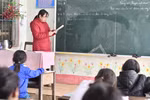 Gặp cô giáo vùng cao dạy song song 2 lớp, không giao bài tập về nhà cho học sinh