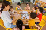 Nhiều phụ huynh Hà Nội gặp khó khi xin xác nhận để nhận hỗ trợ cho con, vì sao?