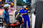 “Giá xăng, dầu ở Việt Nam giảm như thế là chưa đủ!"