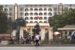 "Mối nguy hiểm" chết người trước cổng trường Đại học Thương Mại