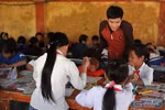 Giáo viên vẫn hưởng mọi chế độ cũ cho đến khi có quyết định mới về mức lương (Ảnh minh họa: Báo Lao động)