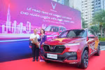 VinFast tặng xe Lux SA2.0 phiên bản cao cấp cho Huấn luyện viên Park Hang-seo 