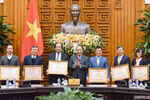 Tạo áp lực để đổi mới, chống trì trệ, chống tham nhũng chính sách