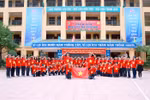 Thầy và trò Trường trung học cơ sở Thành Công cổ vũ đội tuyển Việt Nam