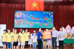 Phu nhân Chủ tịch nước Trần Đại Quang thăm trẻ em nhiễm HIV/AIDS dịp Trung thu