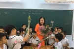  Bạn nghĩ gì trước trào lưu phụ huynh tặng quà thầy cô trên lớp?