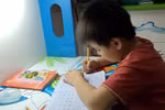 Làm nhiều bài tập không có ích cho giáo dục Việt Nam nhưng lại có ích cho thi cử