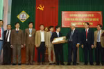 Phó Chủ tịch Quốc hội tặng quà và chúc tết Trường phổ thông trung học Trần Phú