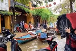 Mưa lũ diễn biến phức tạp, học sinh nhiều vùng ở miền Trung phải nghỉ học