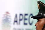 Bắc Kinh bớt lên giọng hùng biện, cố làm sạch khí quyển đón APEC
