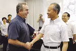 Đại sứ Trung Quốc âm thầm tiếp cận nhóm vận động tranh cử của bà Hillary Clinton