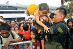  Video: Hải quân Philippines điều chiến hạm sơ tán dân khỏi Tacloban