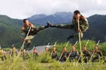 Quân đội Trung Quốc huấn luyện kungfu Thiếu Lâm cho lính mới