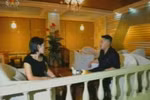 Kim Jong-un cùng vợ ngồi quán cafe, phì phèo thuốc lá